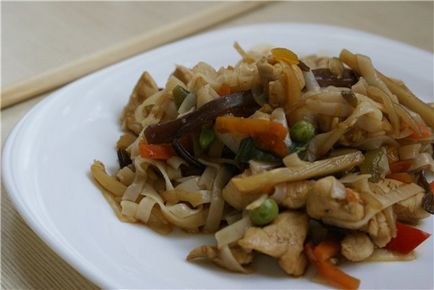 Tăiței de orez cu legume și pui în chineză pas cu pas rețetă cu fotografii