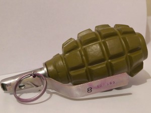 Grenade de fragmentare a mâinilor și siguranțe folosite împreună cu ele, note de pe album