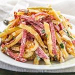 Salata de cârnați afumați și castraveți murate - cele mai bune rețete pentru sărbătoarea anului 2017