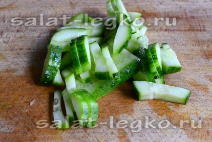 Салат з курячого філе зі свіжим огірком з соєвим соусом