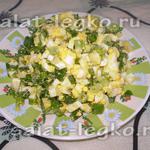 Saláta uborka és a zöld hagymát tejföllel recept egy fotó