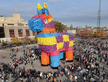 Cel mai neobișnuit cadou - facem o piñata! Casa de blog și familia - petrecerea timpului liber în familie - bloguri pandaland