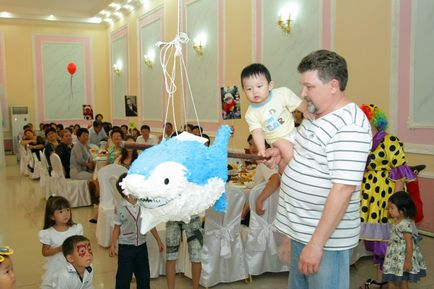 Cel mai neobișnuit cadou - facem o piñata! Casa de blog și familia - petrecerea timpului liber în familie - bloguri pandaland