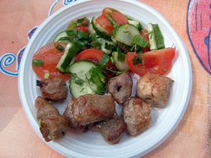 Shish kebab-uri în aer liber