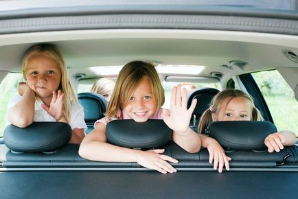 Mi tartsa be a szabályokat szállítása gyerekek az autóban