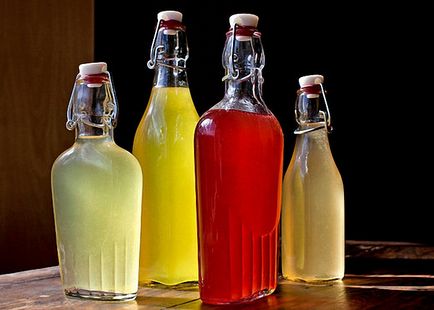 O metodă de preparare a unei băuturi interne de băut, făcută din cireșe, zmeură, măr și