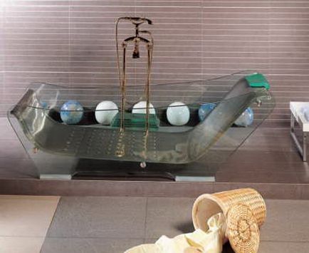 Скляна ванна - розкішний предмет інтер'єру фото