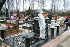 Tabelul în cimitir - de la frecare
