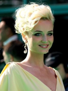 Tunsor Polina Gagarin - feminin si seducator