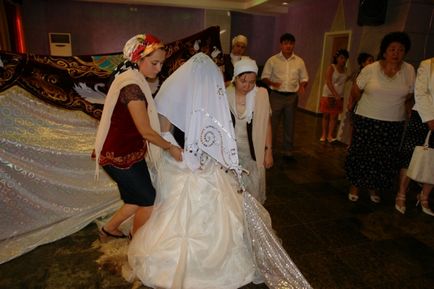 Nunta in mangistau, respectand traditiile stramosilor, comoda de sex feminin