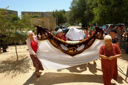 Nunta in mangistau, respectand traditiile stramosilor, comoda de sex feminin