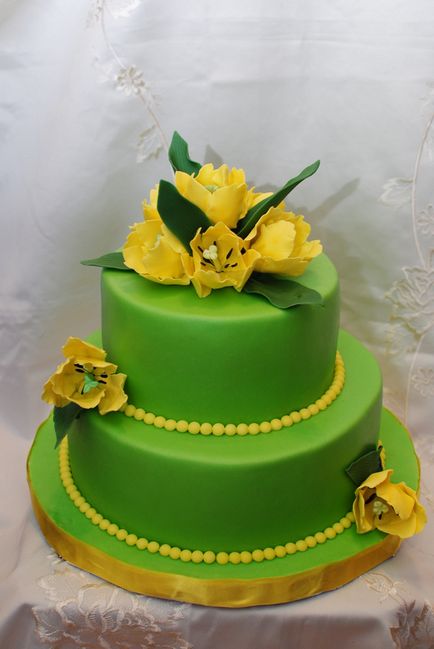 Tort de nunta galben verde