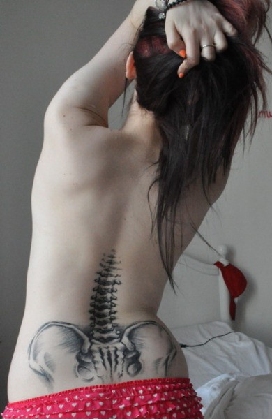 Татуювання на попереку для дівчат, фото тату на попереку