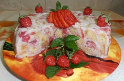 Торт з полуниці - рецепт з фото крок за кроком в домашніх умовах без випічки і з бісквітом, сметаною і