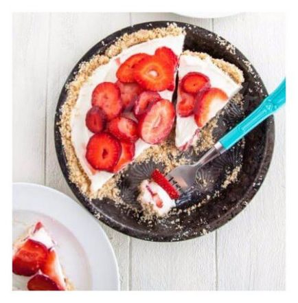 Торт з полуниці - рецепт з фото крок за кроком в домашніх умовах без випічки і з бісквітом, сметаною і