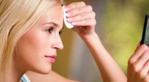 Învățând să maschezi cosmeticele de culoare neregulate