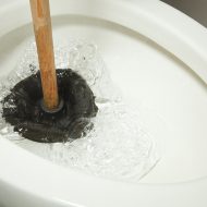 Instalarea unui vas de toaletă agățat de mâinile proprii fără instalare