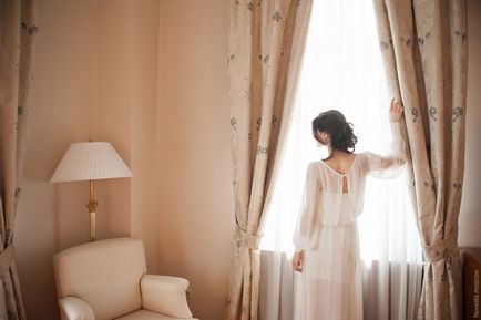 Reggel a menyasszony a szállodában · w