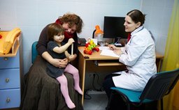 Întrebările adresate ginecologului pediatru sunt motivele vizitei când fetița trebuie prezentată mai întâi medicului