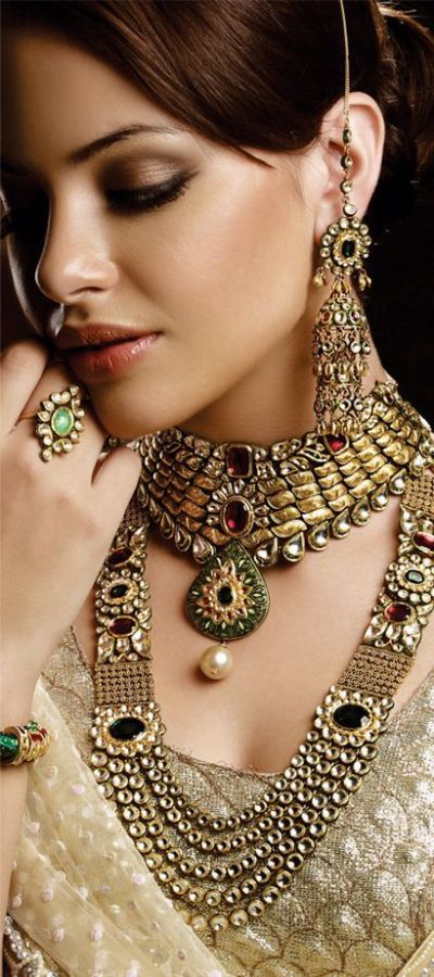 Stil oriental de bijuterii indian (fotografie)