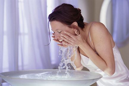 Káros-e ez, hogy mossa meg arcát mosogatórongy