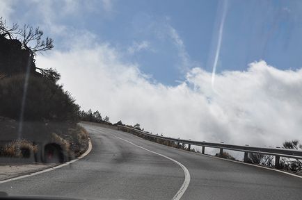 Национален парк Mount Teide и главния път на Тенерифе Volcano