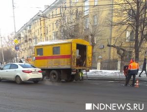 Locuitorii mai multor case pe uralmash nu pot să returneze apa rece din spatele stâlpului