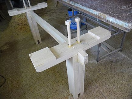 O masă mare de masă făcută din lemn masiv în stilul original - cum să vă faceți propriile mâini