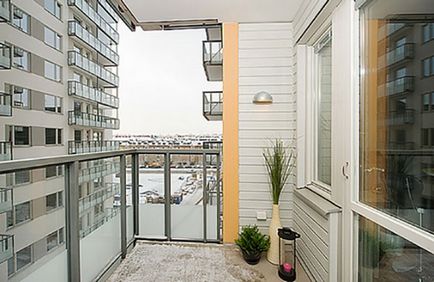 Decât să terminăm pereții de pe balconul unui apartament modern