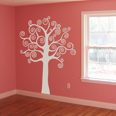 Arborele ca un ornament al unui interior - o casă făcută manual