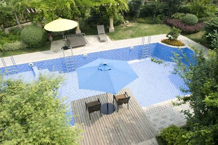 Proiectarea unui teren cu o piscină are un design peisagistic