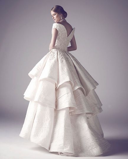 A menyasszony a jelmezes haute couture ashi stúdió (esküvői divat) A menyasszony a jelmezes haute couture ashi studio