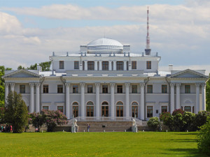 Palatele palatului Elagin și ghidul de case către Sankt-Petersburg