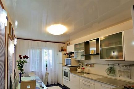 Fényképek duplex mennyezetek (kétszintes mennyezet világítás fotó) Fényképek duplex álmennyezetek