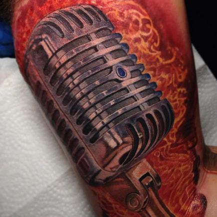 Fotografie și semnificația unui microfon pentru tatuaje