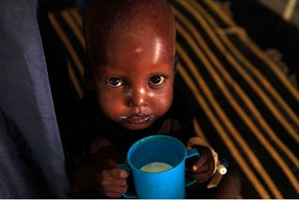 Copiii decedați din Africa (21 de fotografii)