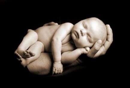 Un copil nu poate să adoarmă nici măcar pe mâini, ce să facă pentru a normaliza somnul unui copil