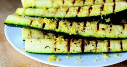 Zucchini pe varietățile de grătar de marinadă, rețete, conținut caloric