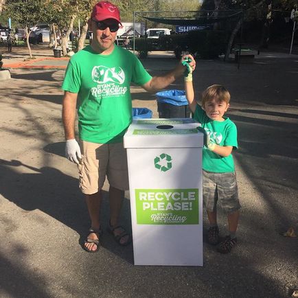 În calitate de băiat de 7 ani, a fondat o companie de reciclare a gunoiului pentru a câștiga bani pentru studierea