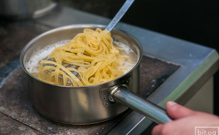 Hogyan működik a hálózati japán éttermek „Sushiya” belül