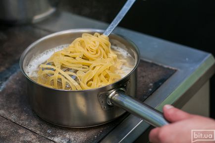 Hogyan működik a hálózati japán éttermek „Sushiya” belül