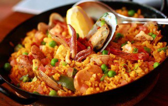 Főzni Mexican „paella” a különböző receptek egy házban