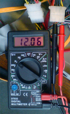 Як виміряти напругу в електричному ланцюзі мультиметром