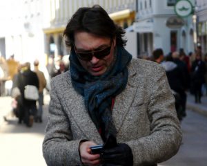 Як чоловікові зав'язати шарф на пальто поради для стильних