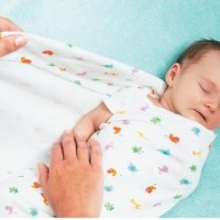 Hogyan elválasztott gyerek a csecsemő pólya Komorowski (elválasztott) Hogyan elválasztott gyerek a csecsemő swaddling Komorowski
