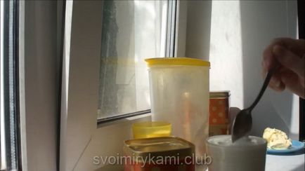 Hogyan kell főzni a manna tejfölt a sütőben a klasszikus körökre recept fényképpel (sütő mixer Hozzávalók) Hogyan kell főzni a manna tejfölt a sütőben a klasszikus körökre recept egy fotó