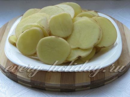 Cartofi cu slănină în cuptor rețetă cu o fotografie