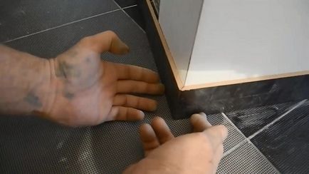 Kerámia díszlécek video-telepítési utasításokat a kezüket, a készülék a padlótól