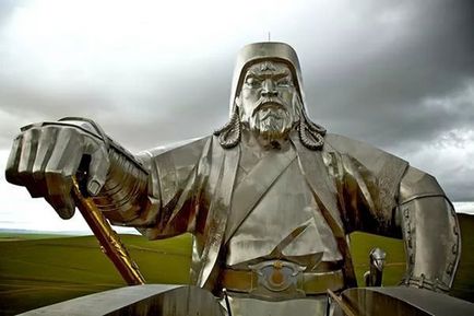 Cine este Genghis Khan?