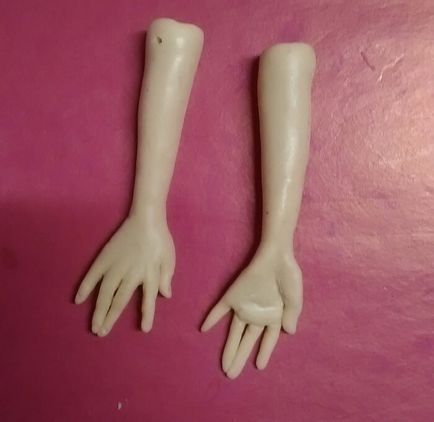 Doll készült polimer agyag a kezüket, ügyes kezek
